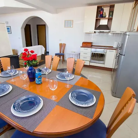 Argus 1 - Center - 3 Bedroom